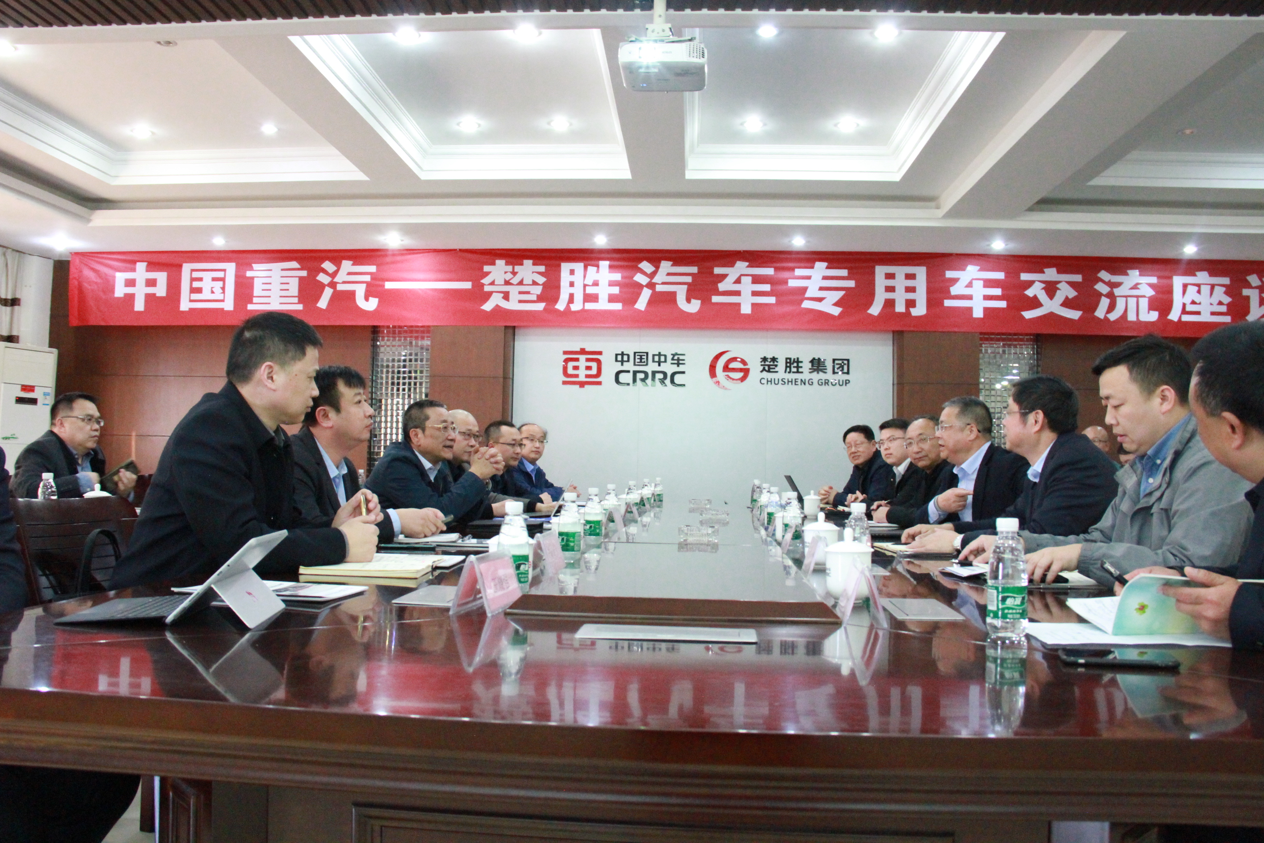 中國重汽集團總經(jīng)理、黨委副書記蔡東一行蒞臨楚勝汽車集