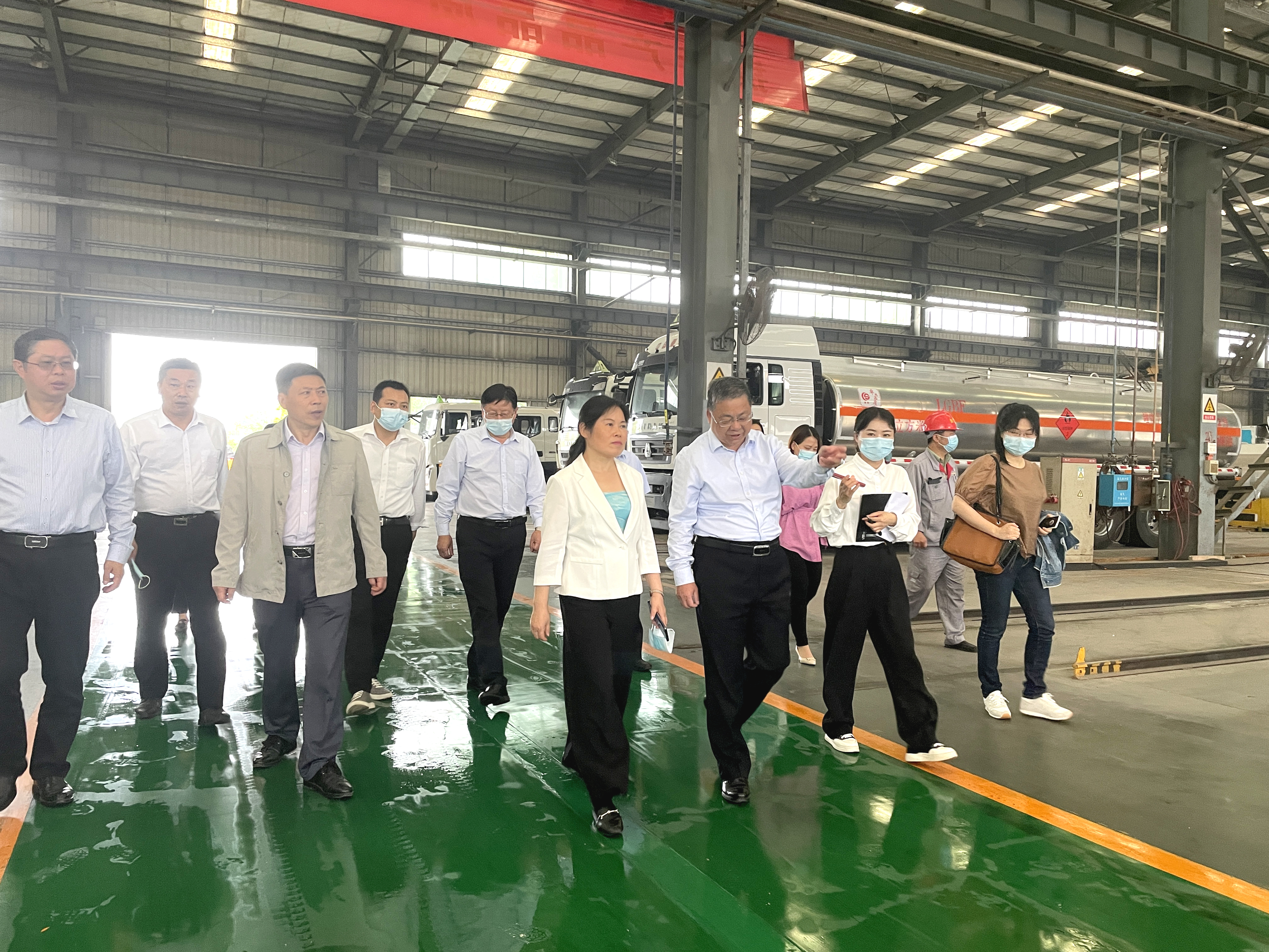 市委常委、市委統(tǒng)戰(zhàn)部部長舒敏等領(lǐng)導(dǎo)一行蒞臨楚勝調(diào)研