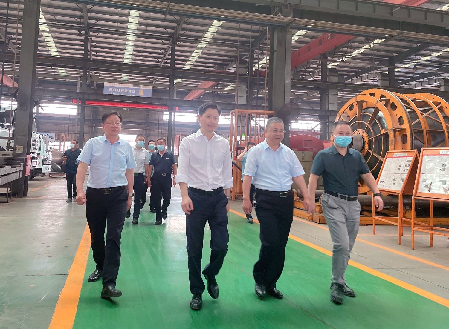 市委常委、常務(wù)副市長甘國棟一行蒞臨楚勝汽車集團調(diào)研